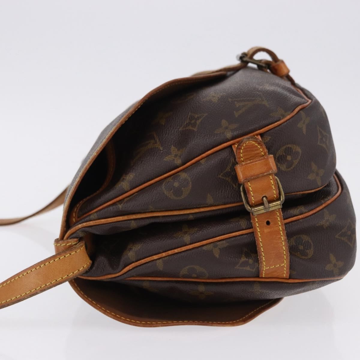 Louis Vuitton Saumur Canvas Brown Canvas Shoulder Bag Bag (Pre-Owned)