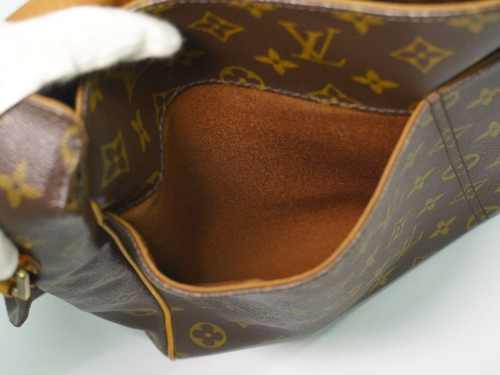 Louis Vuitton Abbesses Messenger Monogram Canvas Brown Canvas Shoulder Bag Bag (Pre-Owned)