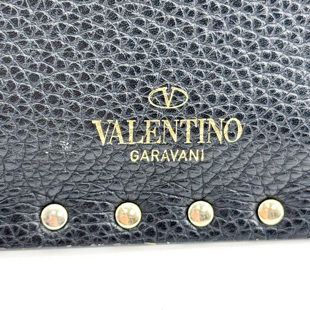 Valentino Garavani Rockstud Pouch Leather With Embossed Detail Black Leather Clutche & Pouche Bag (Pre-Owned)