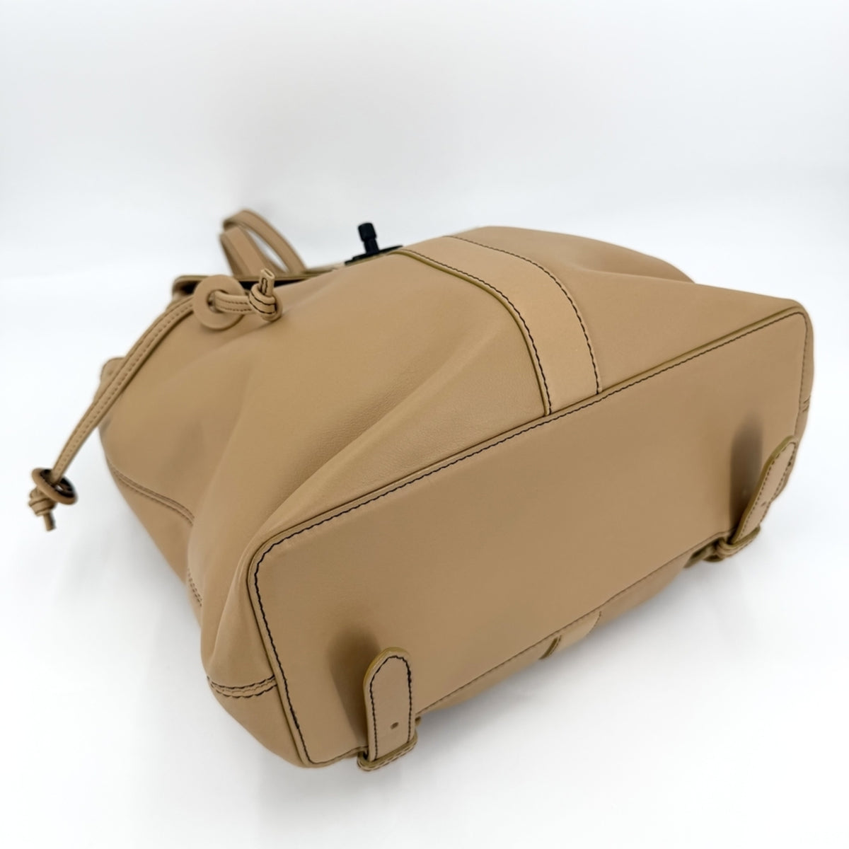 Chanel Vintage Cc Turnlock Leather Beige Leather Backpack Bag (Pre-Owned)