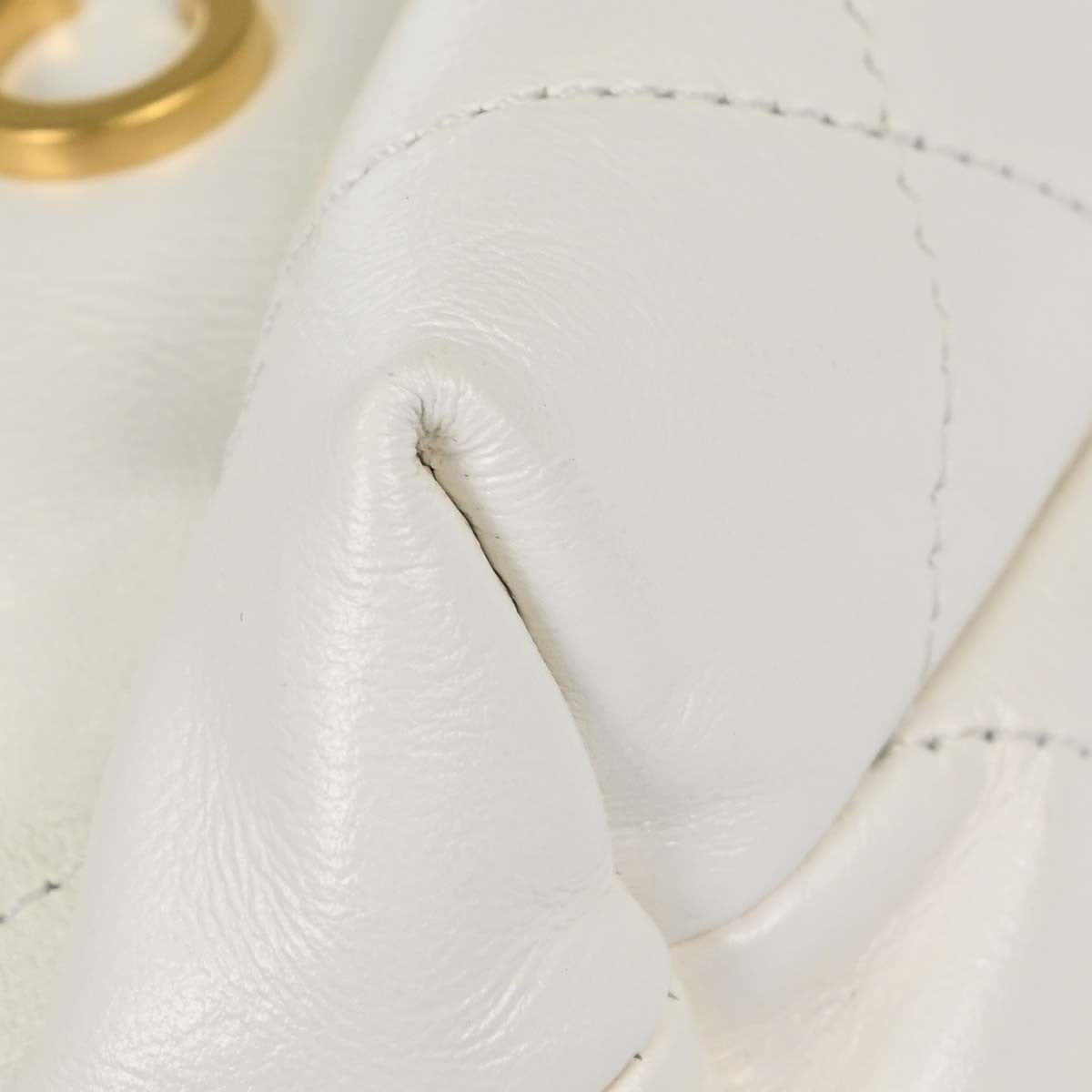 Chanel 22 Chain Hobo Quilted Calfskin White Leather Shoulder Bag Bag (Pre-Owned)