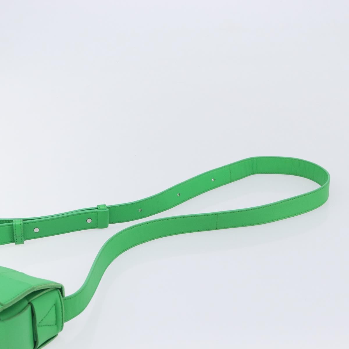 Bottega Veneta Cassette Maxi Intrecciato Leather Green Leather Crossbody Bag Bag (Pre-Owned)