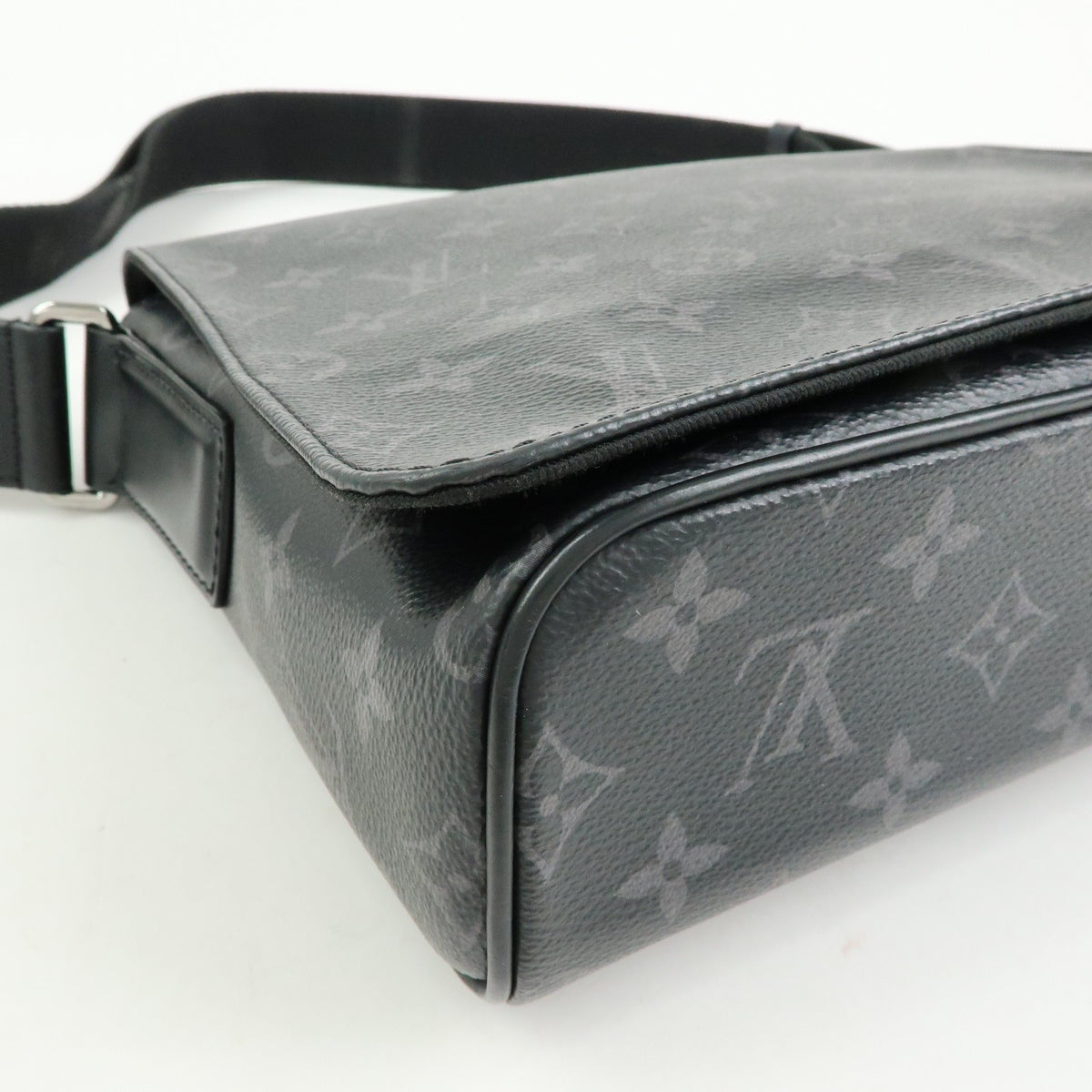 Louis Vuitton District Messenger Monogram Eclipse Canvas Gray Canvas Handbag (Pre-Owned)