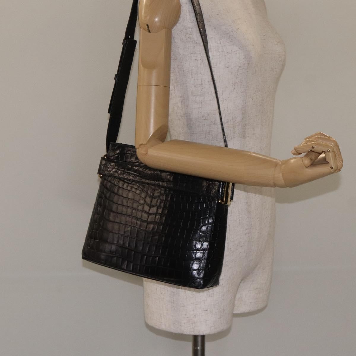 Salvatore Ferragamo Vara Leather Black Leather Shoulder Bag Bag (Pre-Owned)