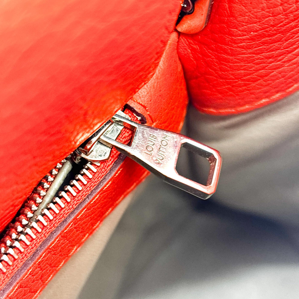 Louis Vuitton Capucines Leather Red Leather Handbag (Pre-Owned)