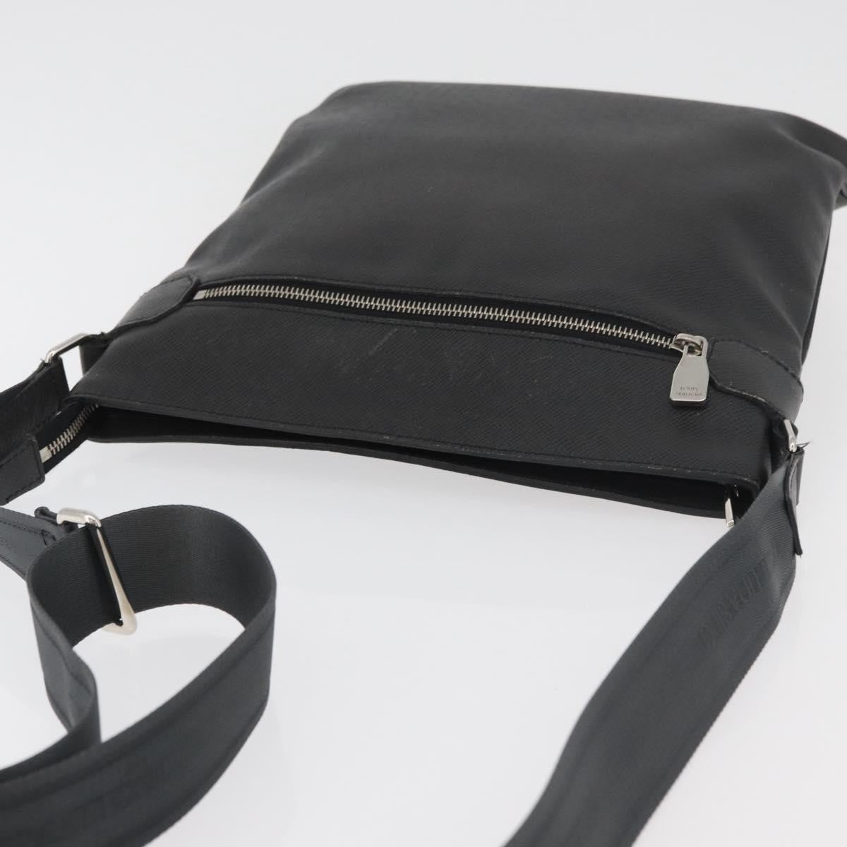 Louis Vuitton Sasha Taiga Leather Black Leather Handbag (Pre-Owned)