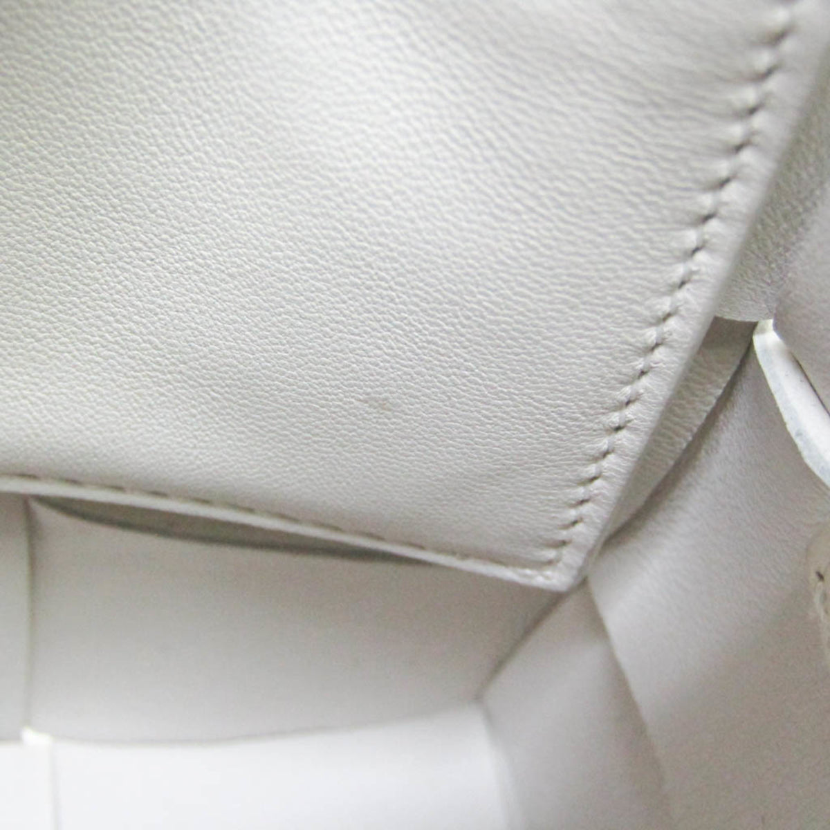 Bottega Veneta Cassette Convertible Maxi Intrecciato Leather White Leather Tote Bag Bag (Pre-Owned)