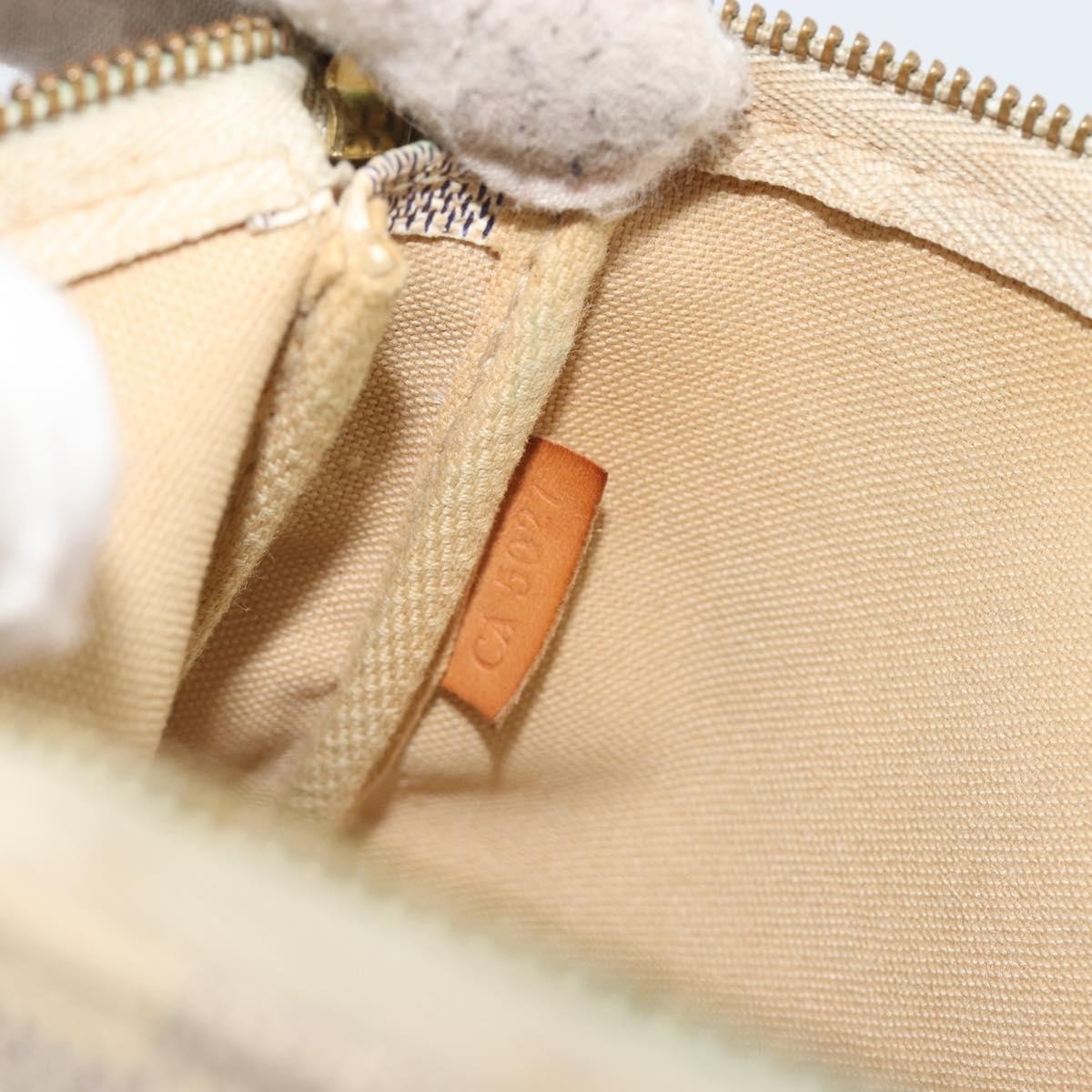 Louis Vuitton Pochette Accessoires Damier Beige Canvas Clutche & Pouche Bag (Pre-Owned)