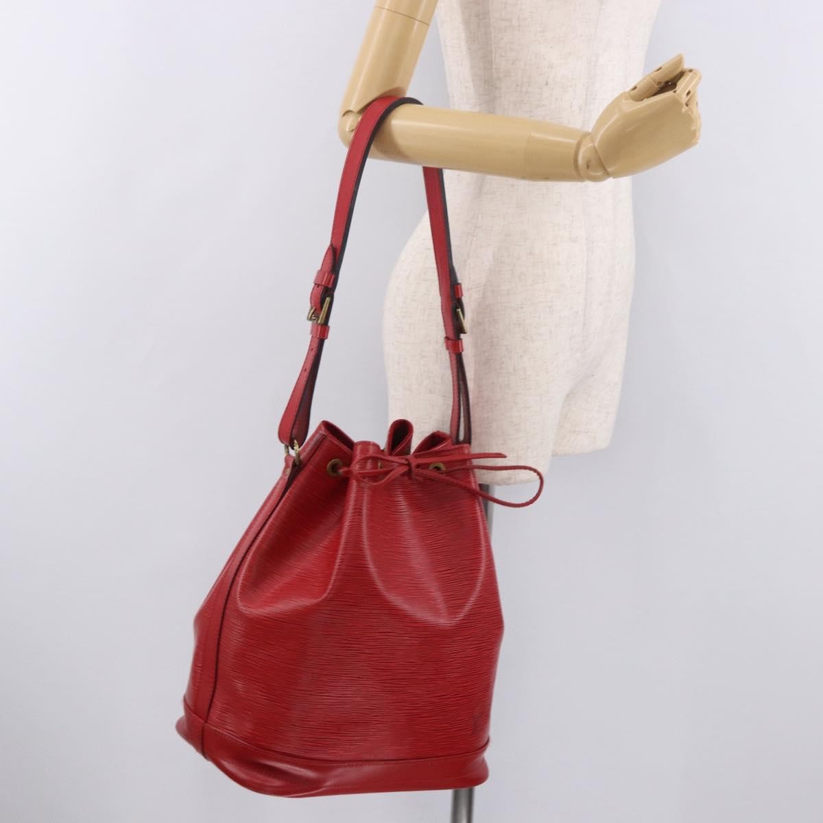 Louis Vuitton Noe Epi Leather Red Leather Shoulder Bag Bag (Pre-Owned)