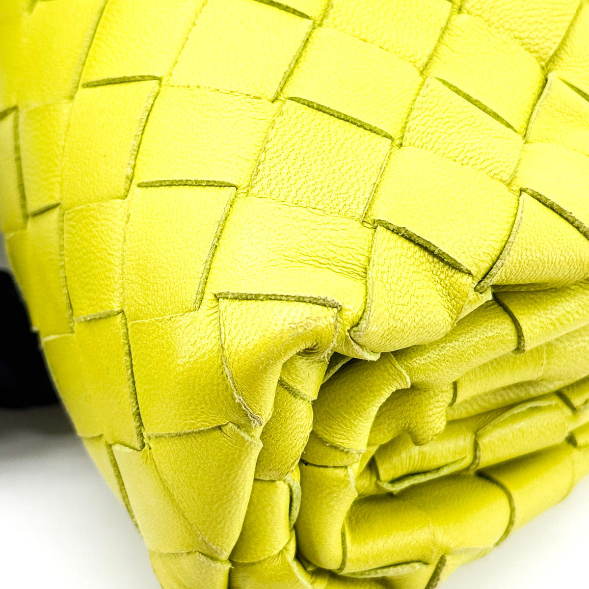 Bottega Veneta The Pouch Intrecciato Nappa Green Leather Clutche & Pouche Bag (Pre-Owned)