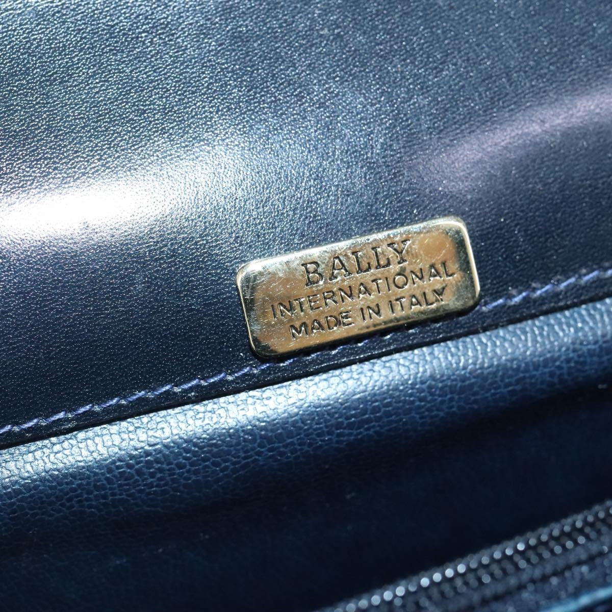 Bally Vintage Leather Black Leather Shoulder Bag Bag (Pre-Owned)