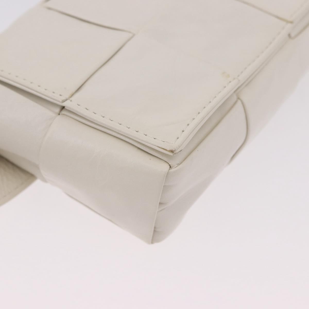 Bottega Veneta Cassette Belt Maxi Intrecciato Leather White Leather Clutche & Pouche Bag (Pre-Owned)