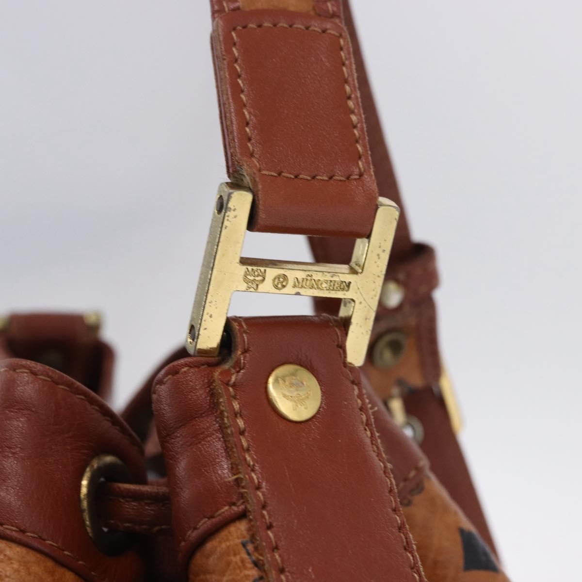 MCM Drawstring Leather Brown Leather Shoulder Bag Bag (Pre-Owned)