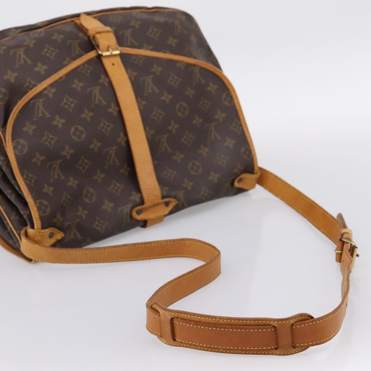Louis Vuitton Saumur Monogram Brown Canvas Shoulder Bag Bag (Pre-Owned)