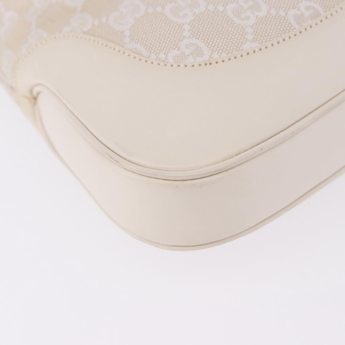 Gucci Jackie Canvas White Canvas Handbag (Pre-Owned)