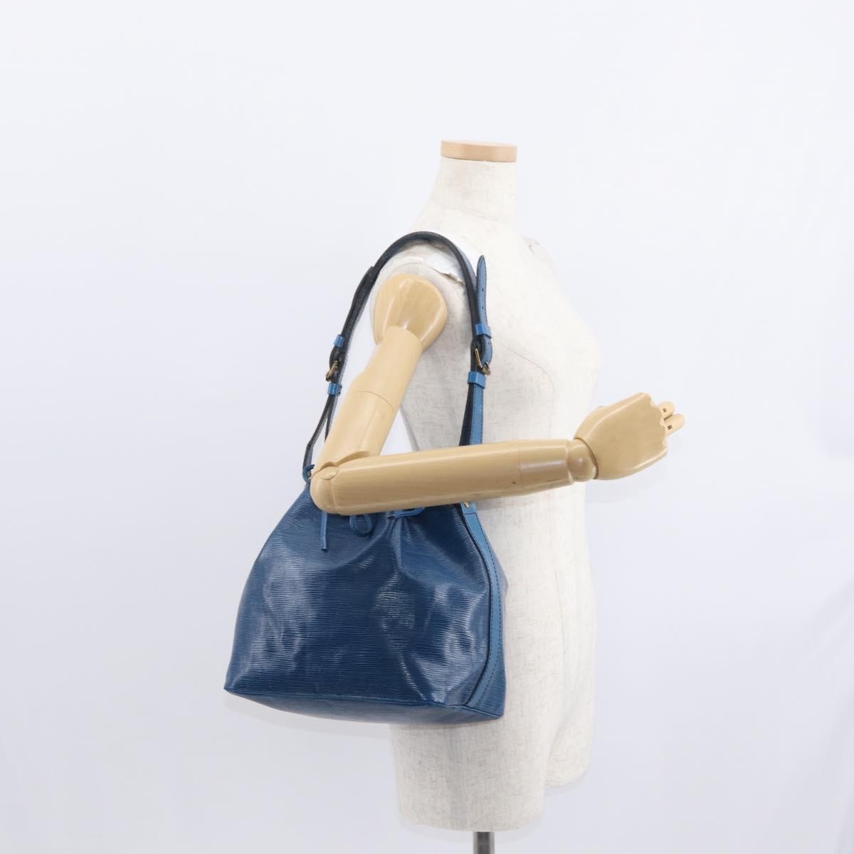 Louis Vuitton Noe Epi Leather Blue Leather Shoulder Bag Bag (Pre-Owned)