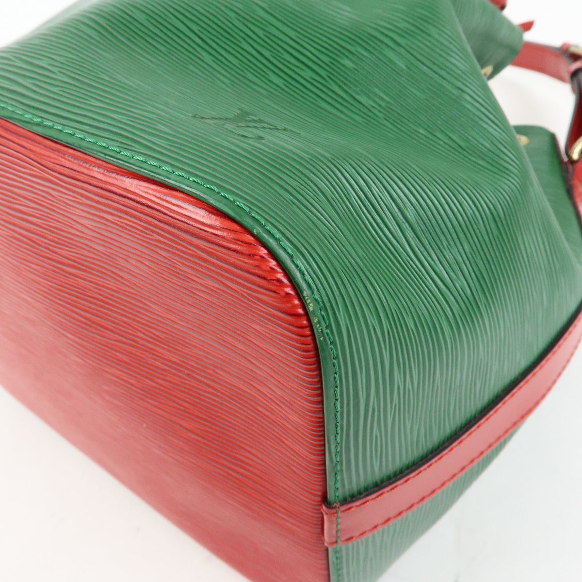 Louis Vuitton Bicolor Petit Noe Epi Leather Green Leather Handbag (Pre-Owned)