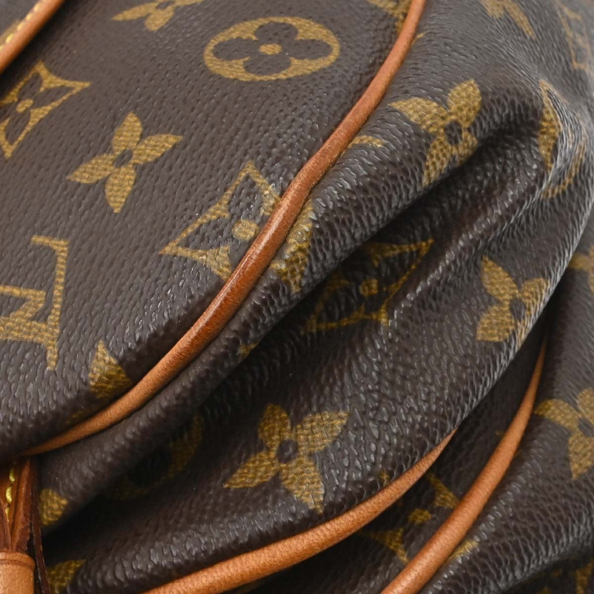 Louis Vuitton Saumur Monogram Canvas Brown Canvas Shoulder Bag Bag (Pre-Owned)