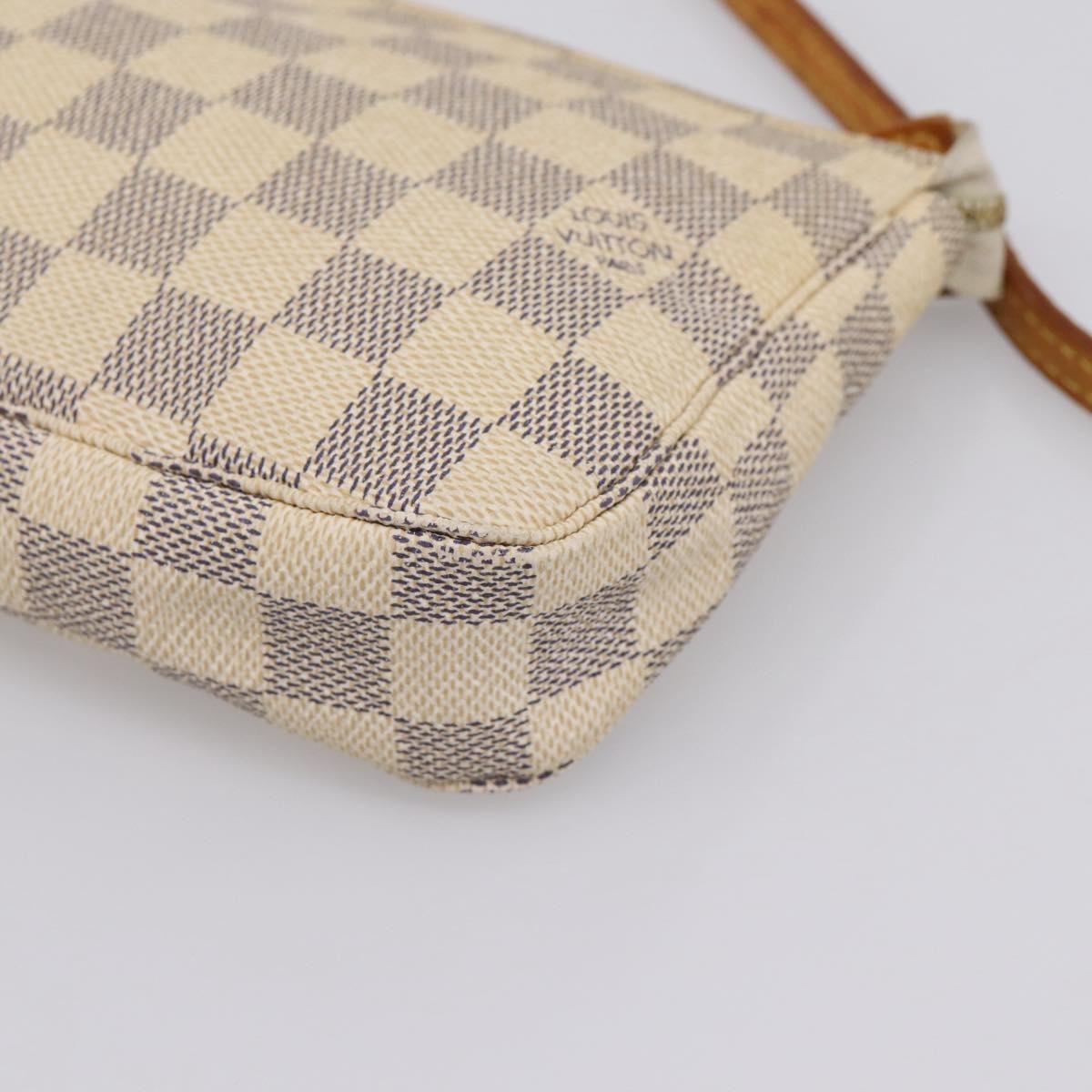 Louis Vuitton Pochette Accessoires Damier White Canvas Clutche & Pouche Bag (Pre-Owned)