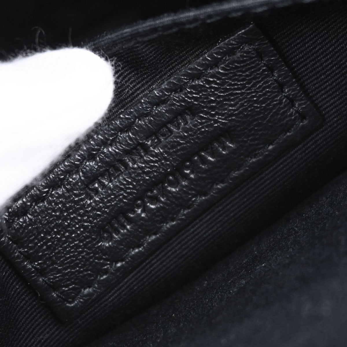 Saint Laurent Vinyle Round Belt Matelasse Chevron Leather Black Leather Clutche & Pouche Bag (Pre-Owned)