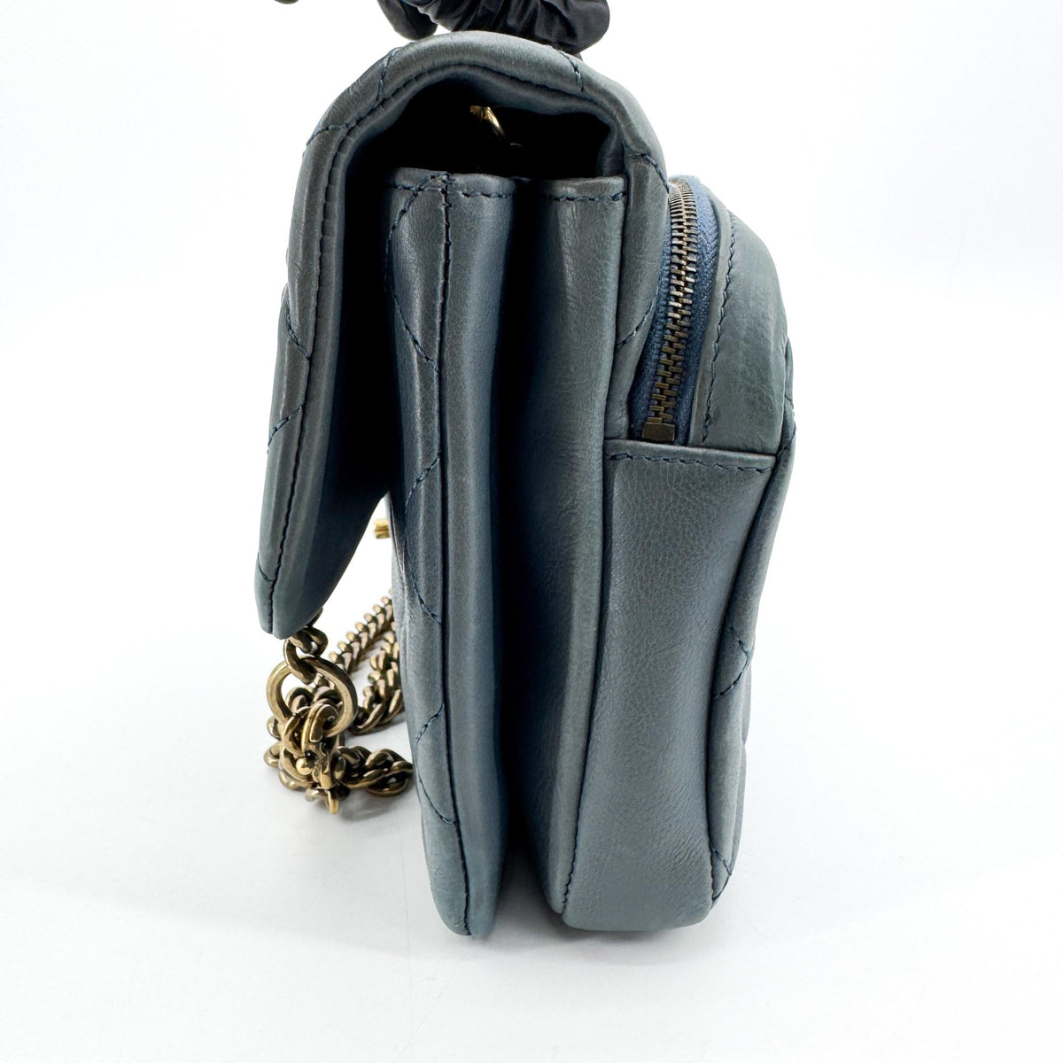 Chanel Cc Crown Flap Quilted Leather Blue Leather Shoulder Bag Bag (Pre-Owned)