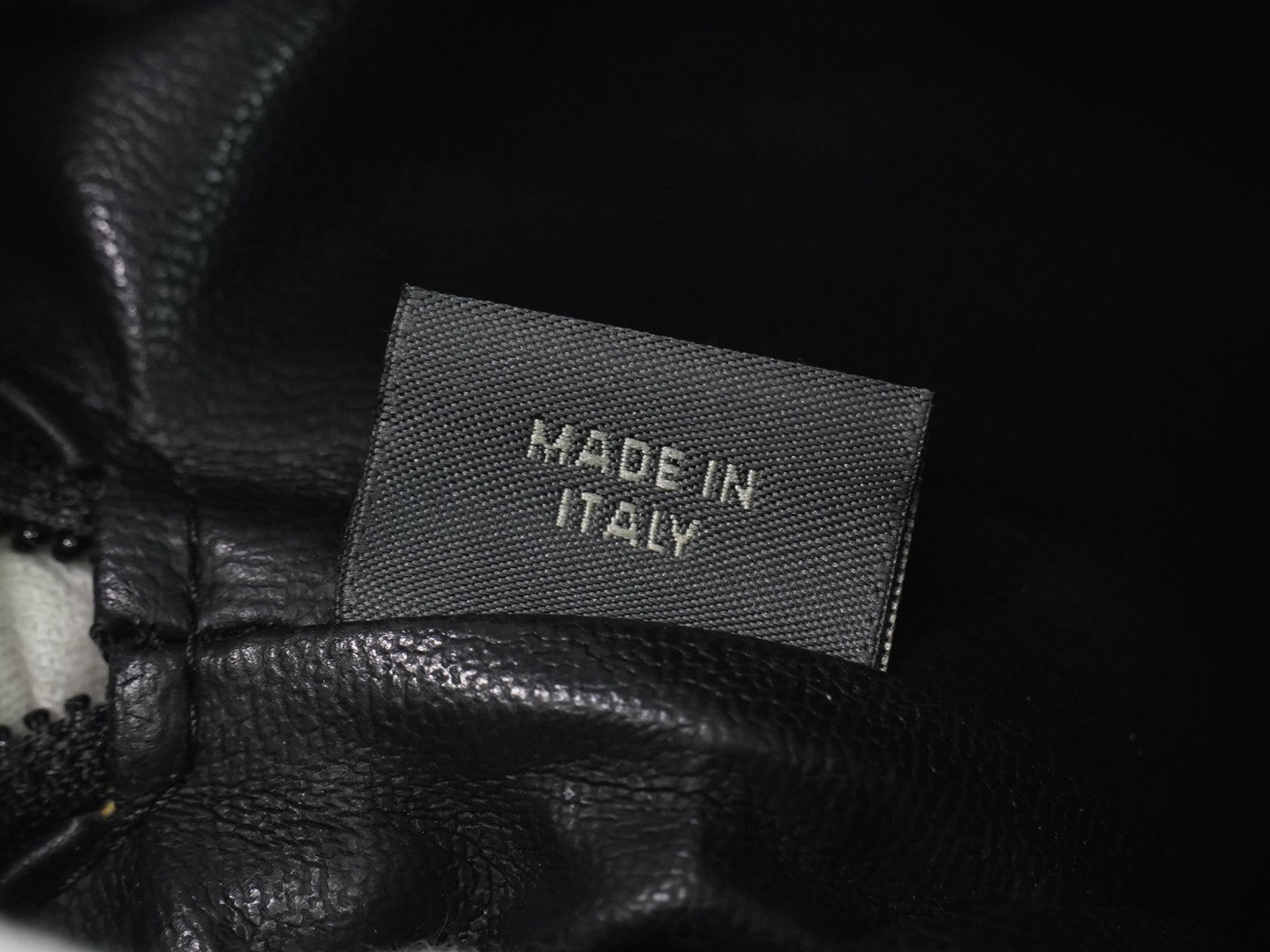 Bally Vintage Quilted Leather Black Leather Handbag (Pre-Owned)