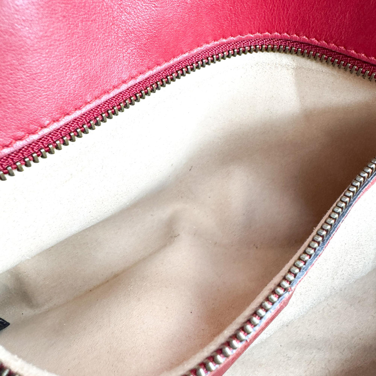 Gucci Gg Marmont Flap Chevron Leather Red Leather Shoulder Bag Bag (Pre-Owned)