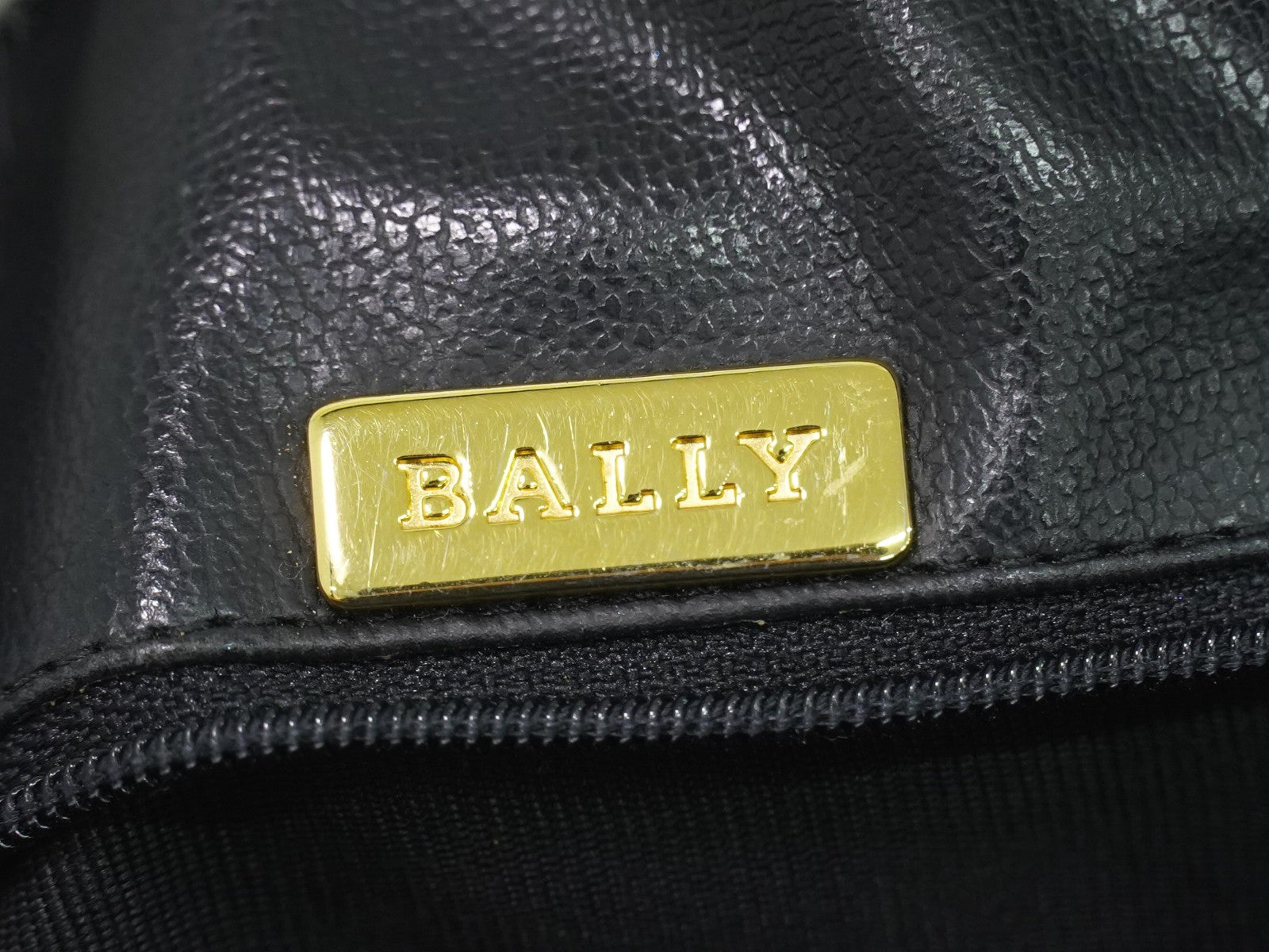 Bally Vintage Quilted Leather Black Leather Handbag (Pre-Owned)