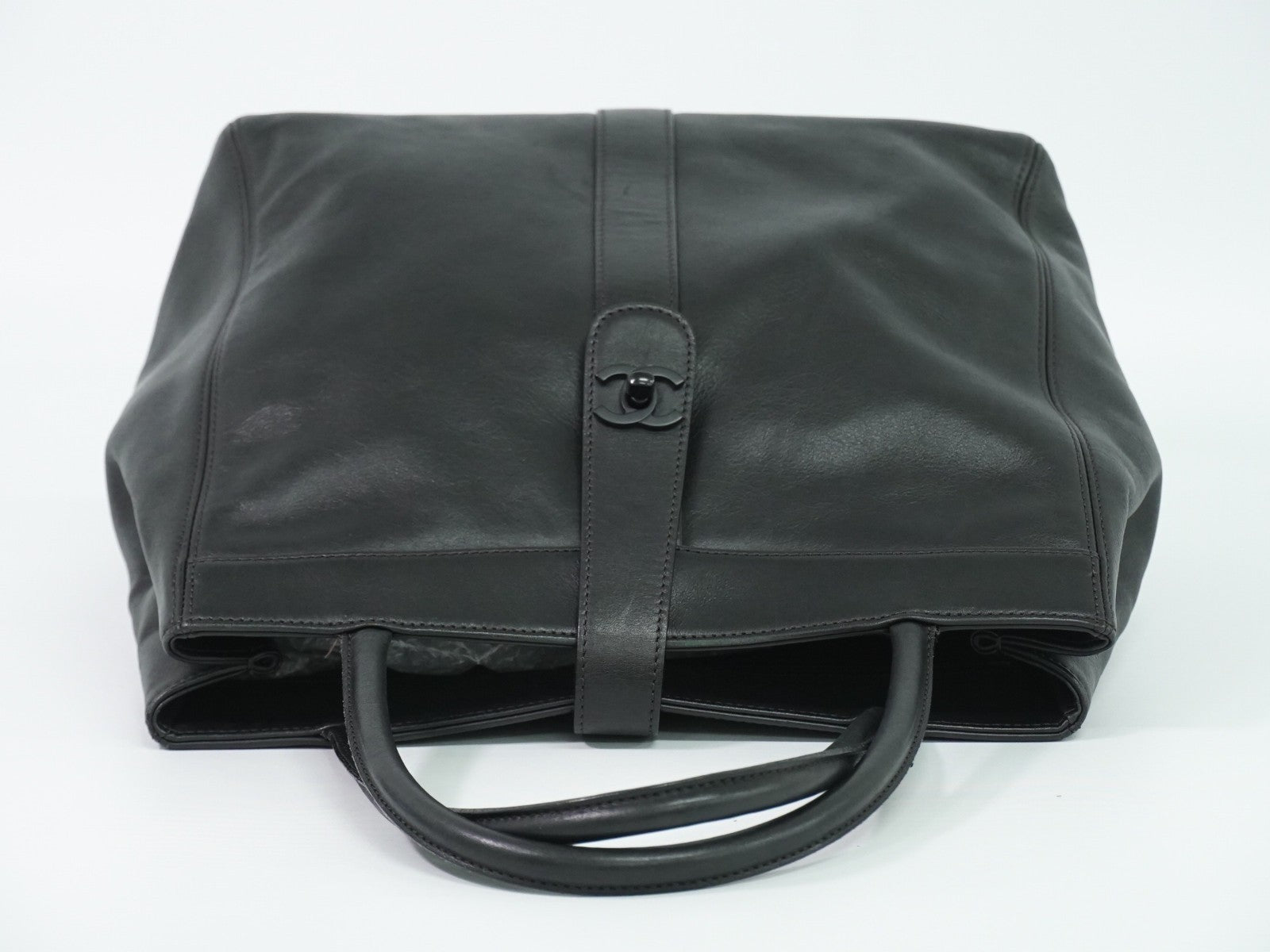 Chanel Vintage Cc Turnlock Tote Leather Black Leather Tote Bag Bag (Pre-Owned)