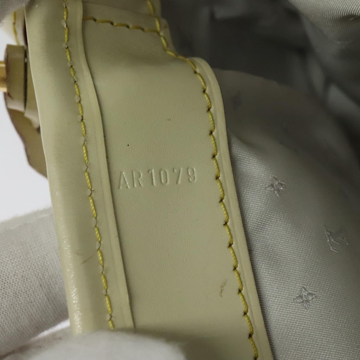 Louis Vuitton Suhali L'essentiel Leather White Leather Shoulder Bag Bag (Pre-Owned)