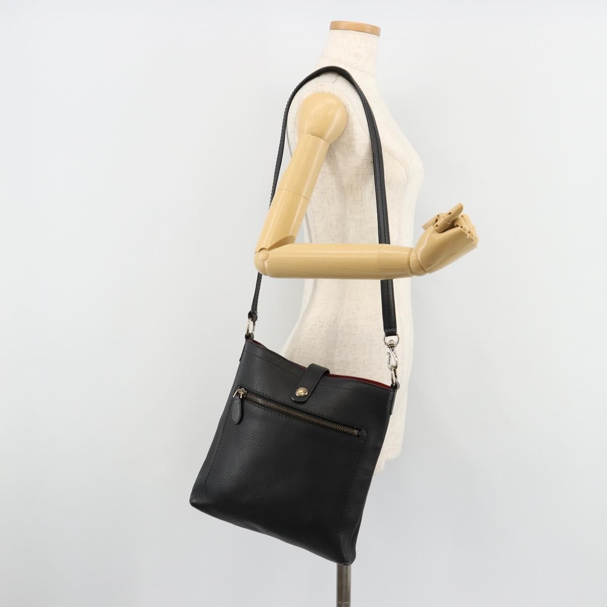 Bally Vintage Leather Black Leather Shoulder Bag Bag (Pre-Owned)