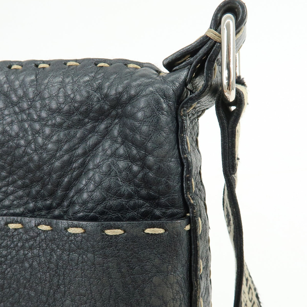 Fendi Vintage Selleria Zip Messenger Leather Black Leather Handbag (Pre-Owned)