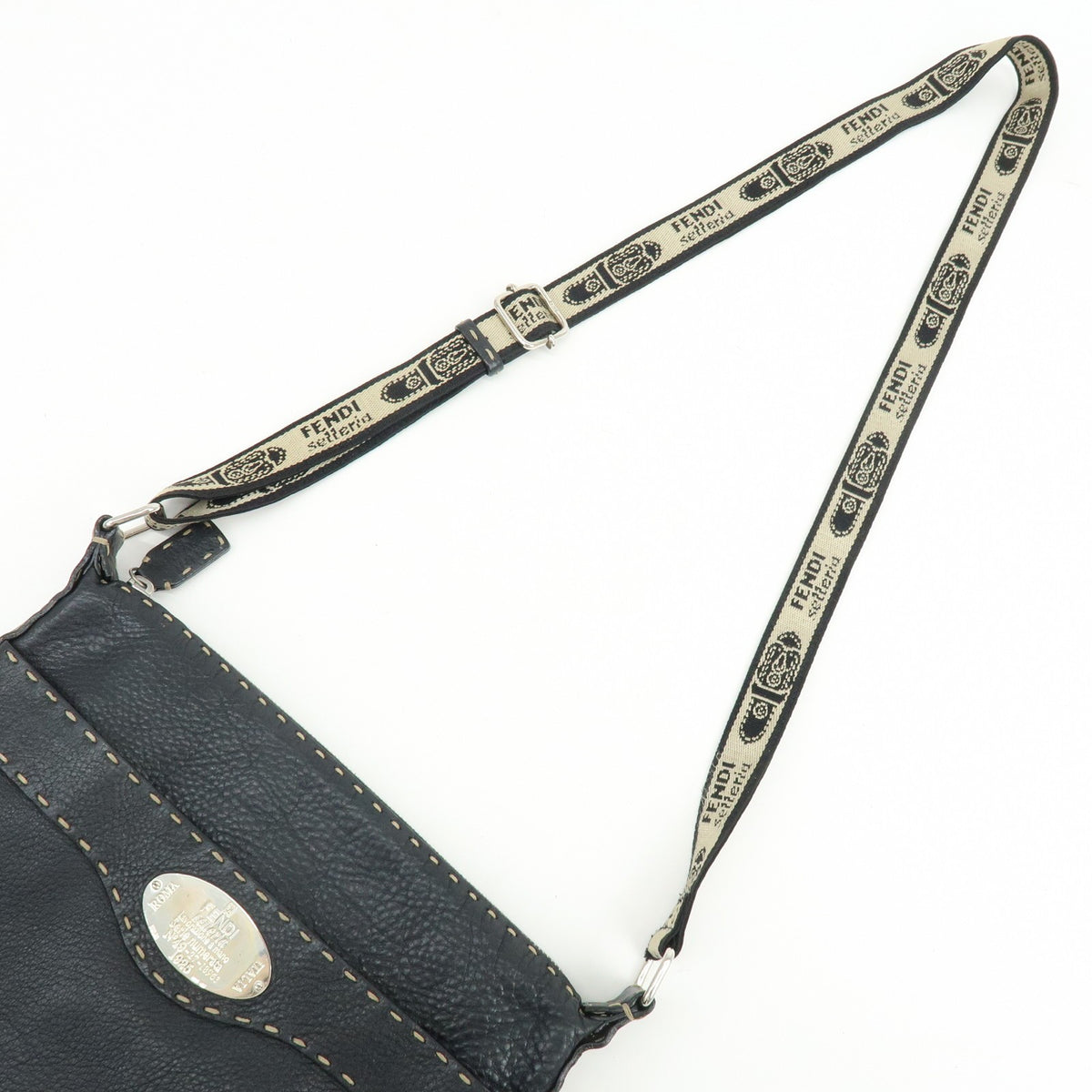 Fendi Vintage Selleria Zip Messenger Leather Black Leather Handbag (Pre-Owned)