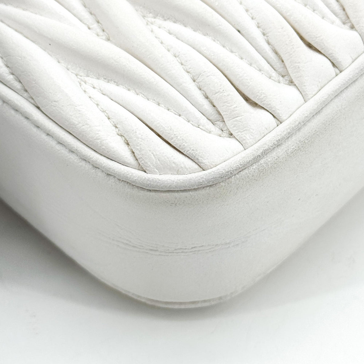 Miu Miu Matelassé Nappa Leather Top Handle Bag Leather White Leather Clutche & Pouche Bag (Pre-Owned)