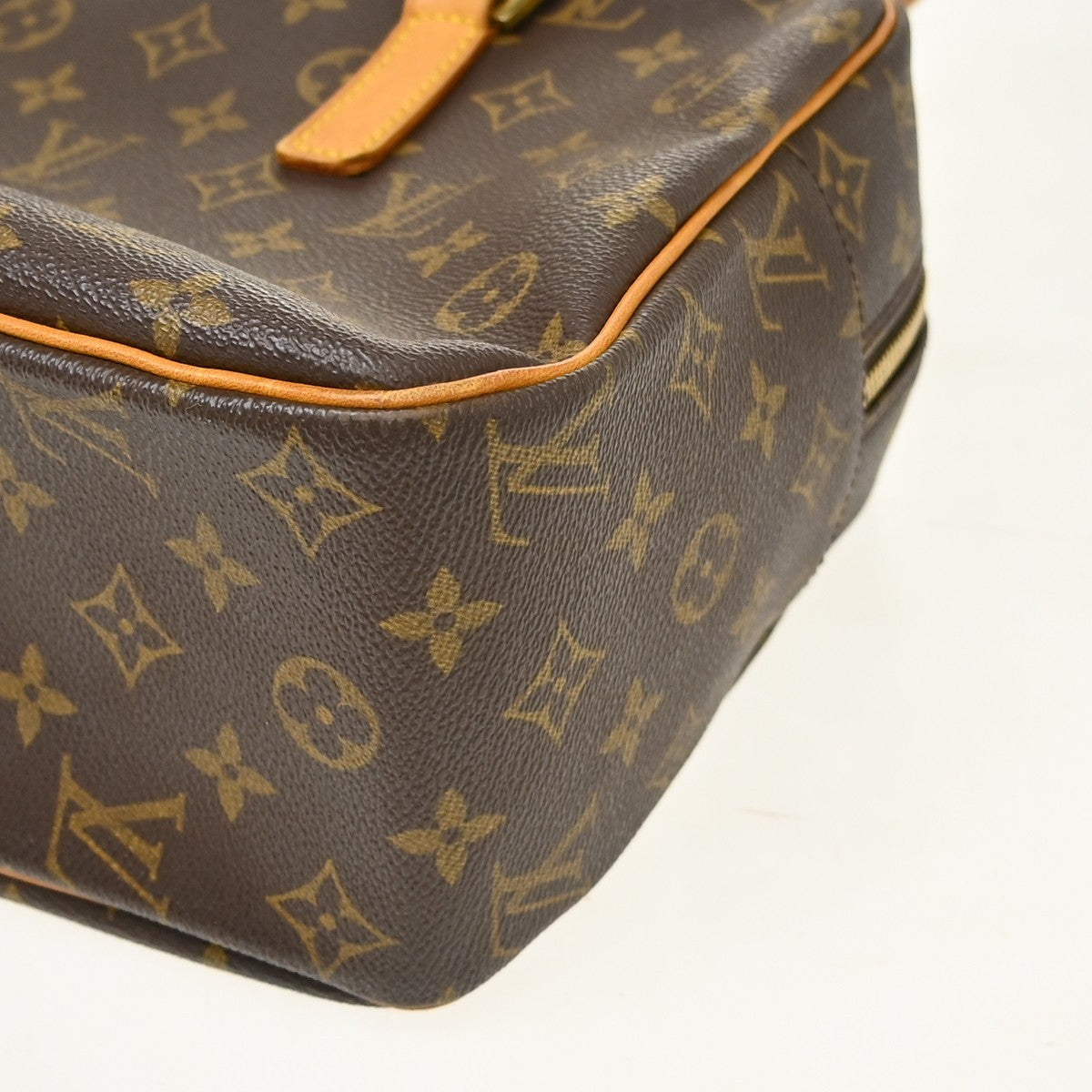 Louis Vuitton Cite Monogram Canvas Brown Canvas Shoulder Bag Bag (Pre-Owned)