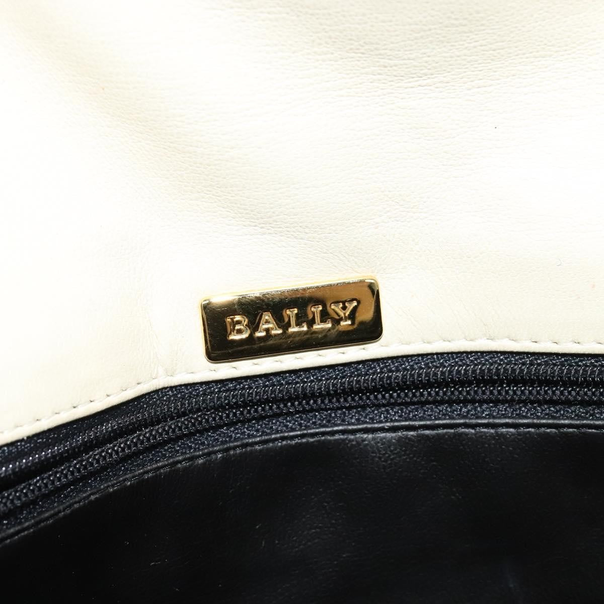 Bally Vintage Chain Quilted Leather White Leather Shoulder Bag Bag (Pre-Owned)