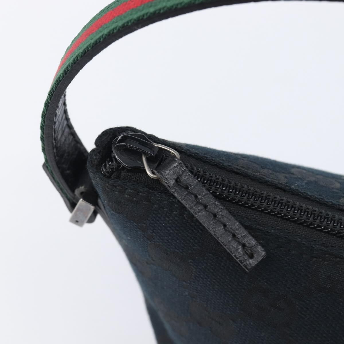 Gucci Zipped Pochette Gg Canvas Black Canvas Shoulder Bag Bag (Pre-Owned)