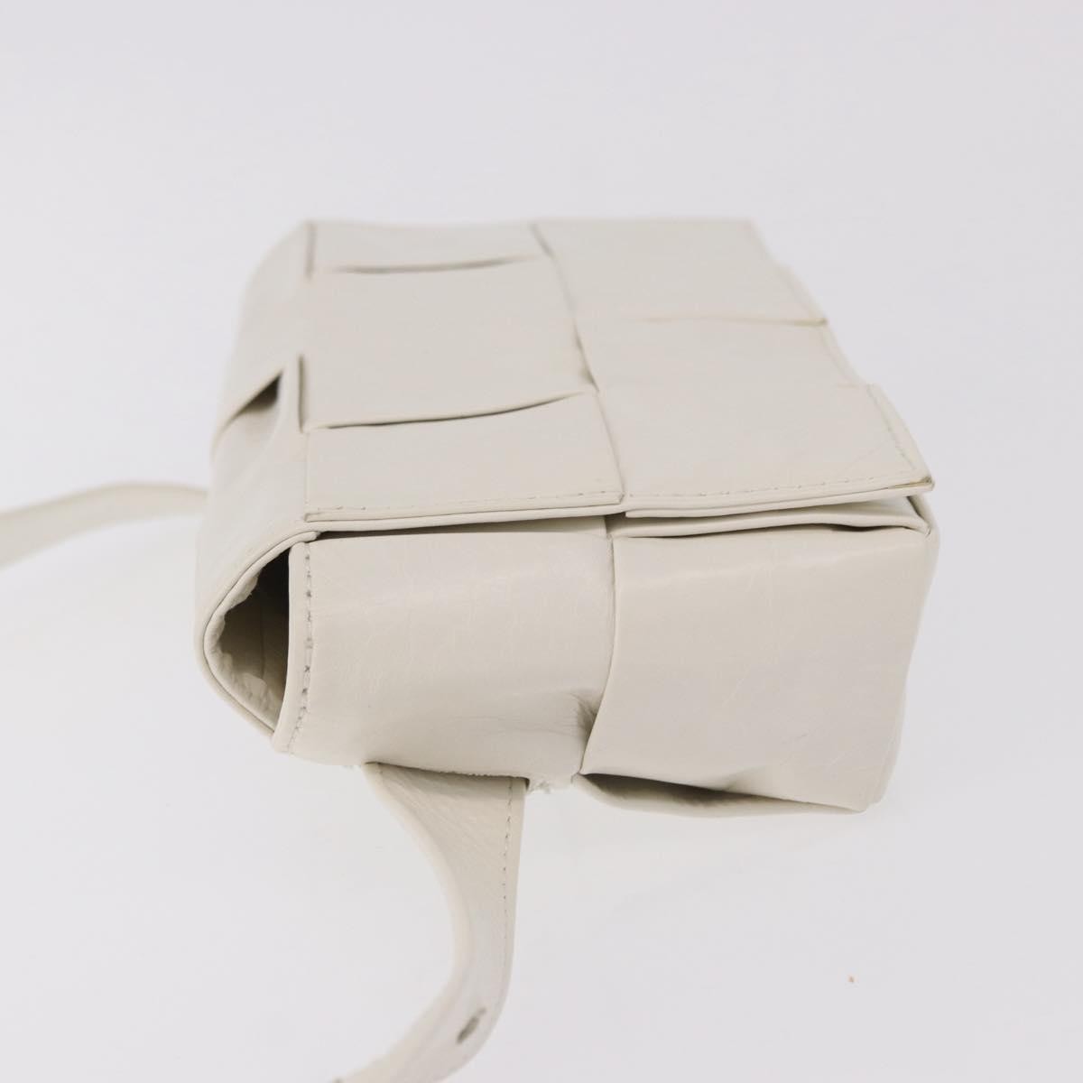 Bottega Veneta Cassette Belt Maxi Intrecciato Leather White Leather Clutche & Pouche Bag (Pre-Owned)