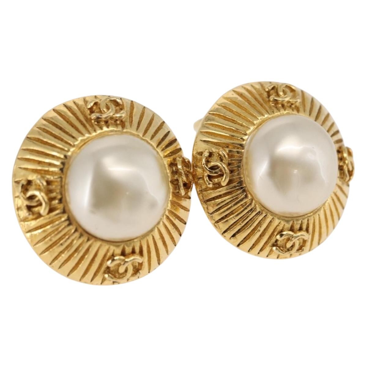 Chanel Vintage Round Cc Clip-On Metal With Faux Pearl Gold Metal Earrings Jewelry (Pre-Owned)