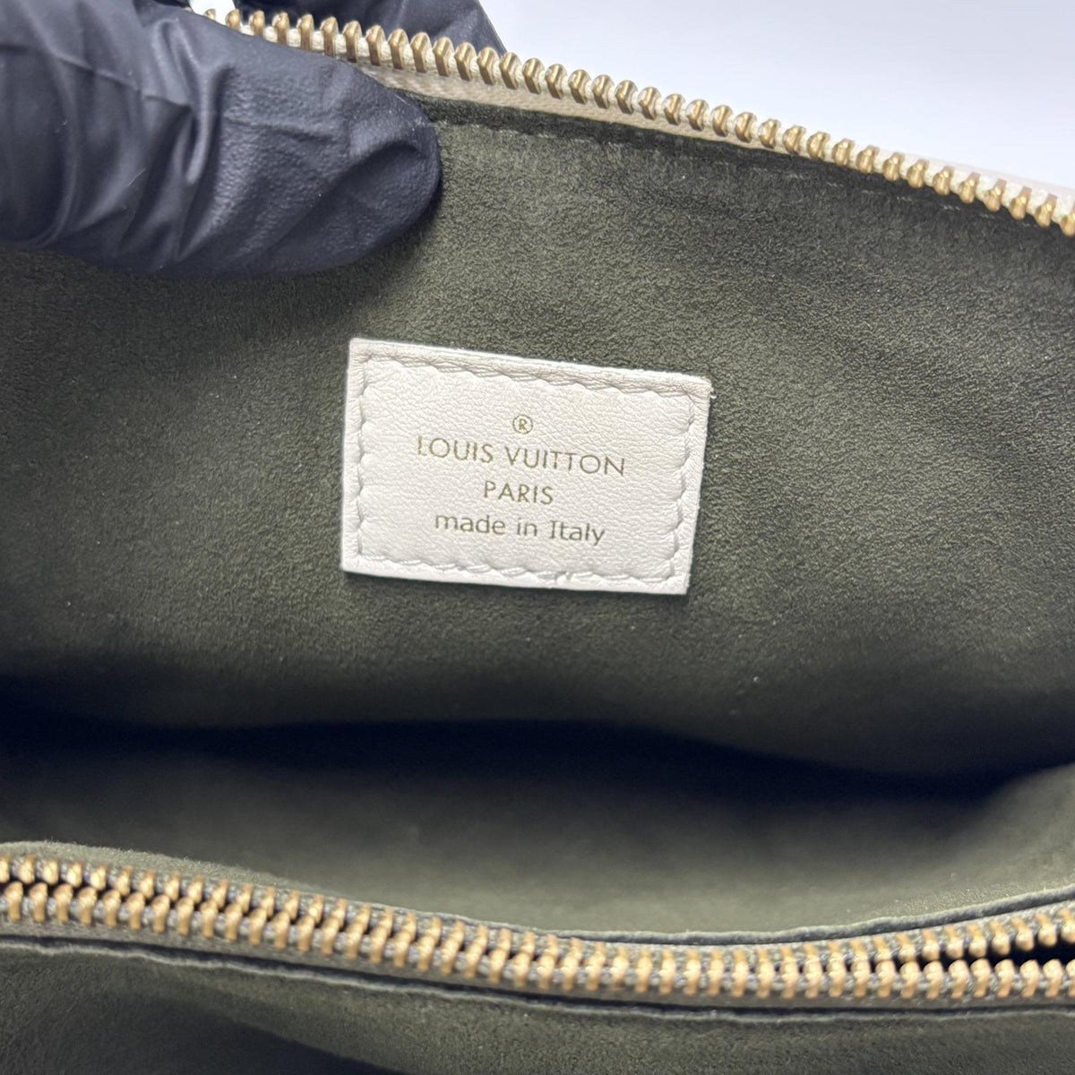 Louis Vuitton Coussin Monogram Embossed Lambskin White Leather Handbag (Pre-Owned)
