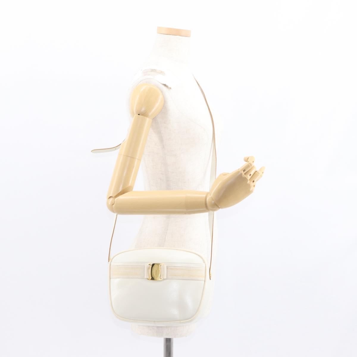 Salvatore Ferragamo Vala Leather White Leather Shoulder Bag Bag (Pre-Owned)