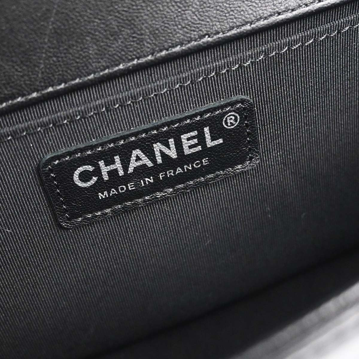Chanel Boy Chanel Quilted Black Leather Shoulder Bag Bag (Pre-Owned)