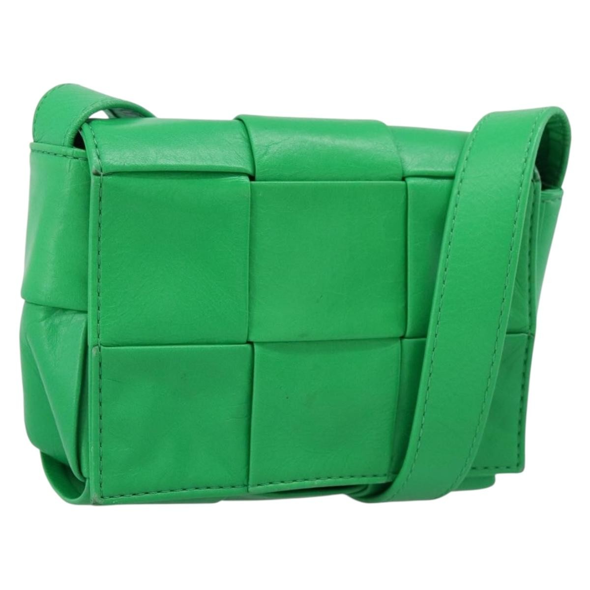Bottega Veneta Cassette Maxi Intrecciato Leather Green Leather Clutche & Pouche Bag (Pre-Owned)