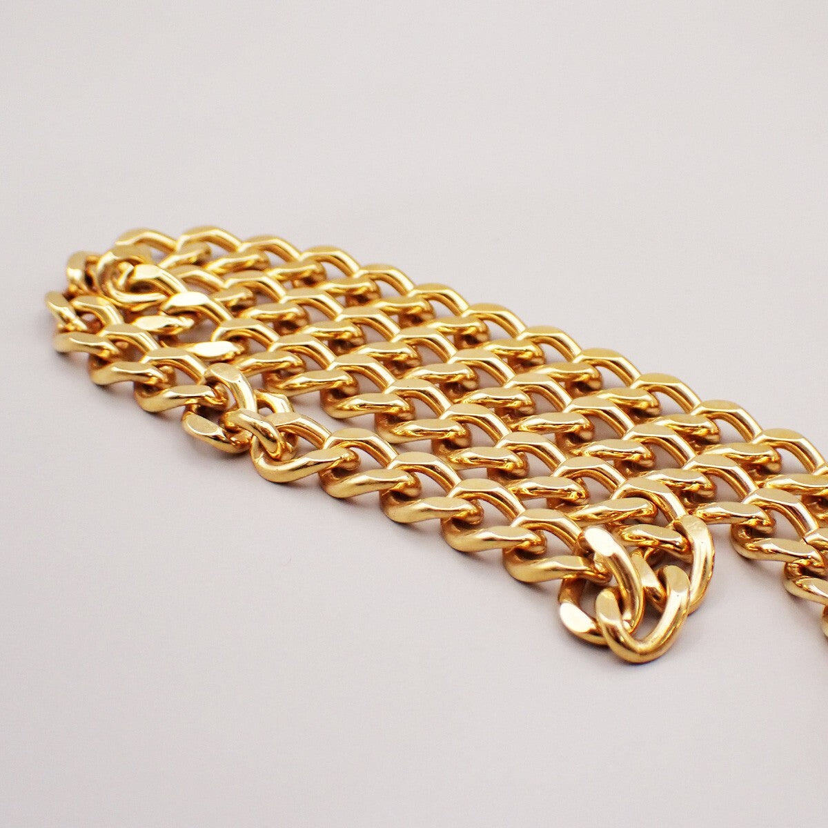 Chanel Vintage Turnlock Reissue Chain Metal Gold Gold_Plated Jewelry (Pre-Owned)