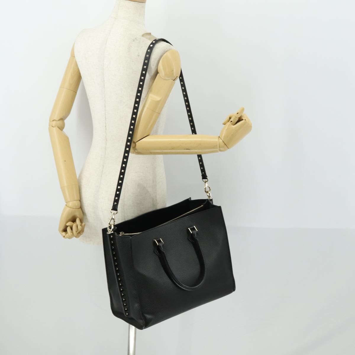 Valentino Garavani Rockstud Open Leather Black Leather Tote Bag Bag (Pre-Owned)