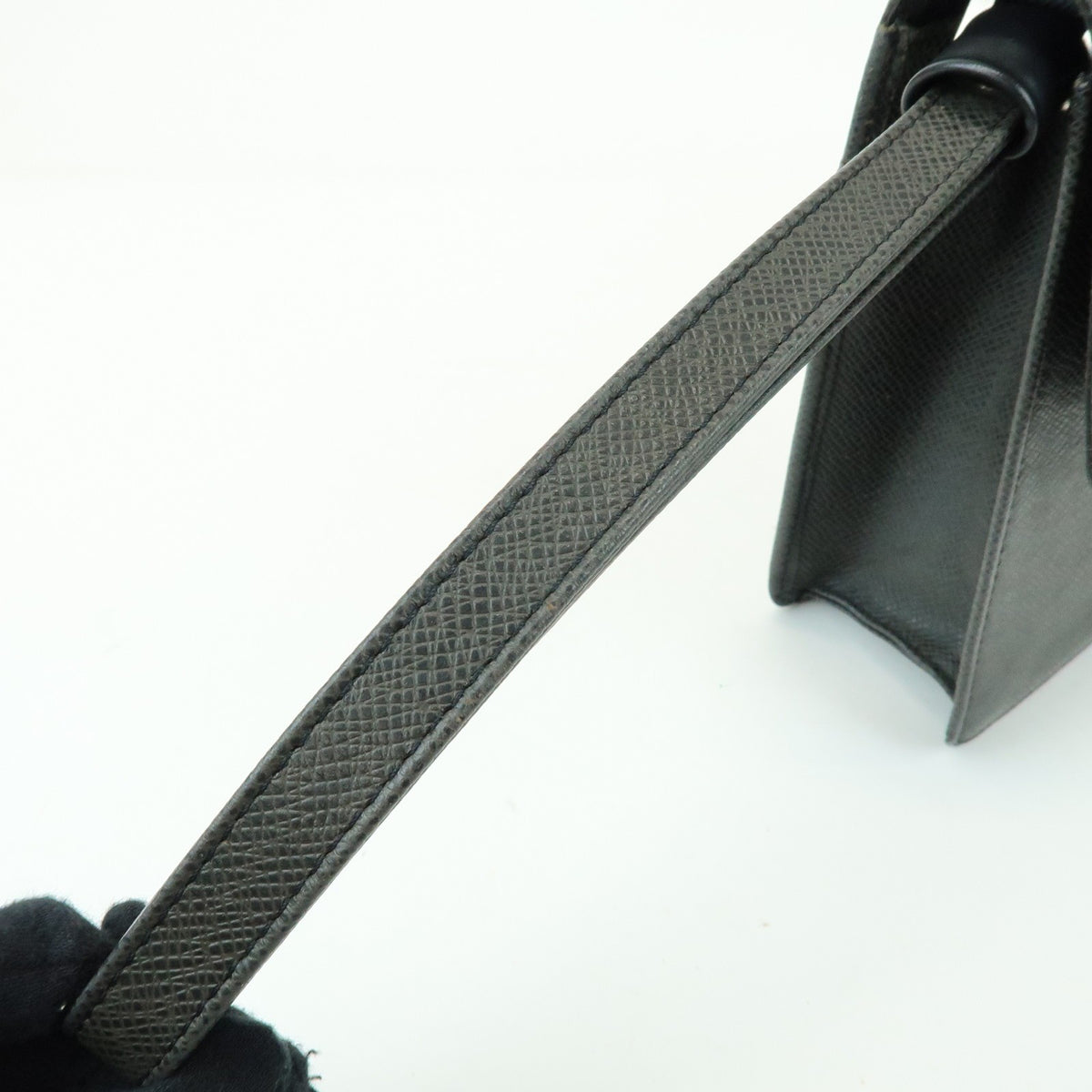 Louis Vuitton Selenga Pochette Taiga Leather Gray Leather Clutche & Pouche Bag (Pre-Owned)