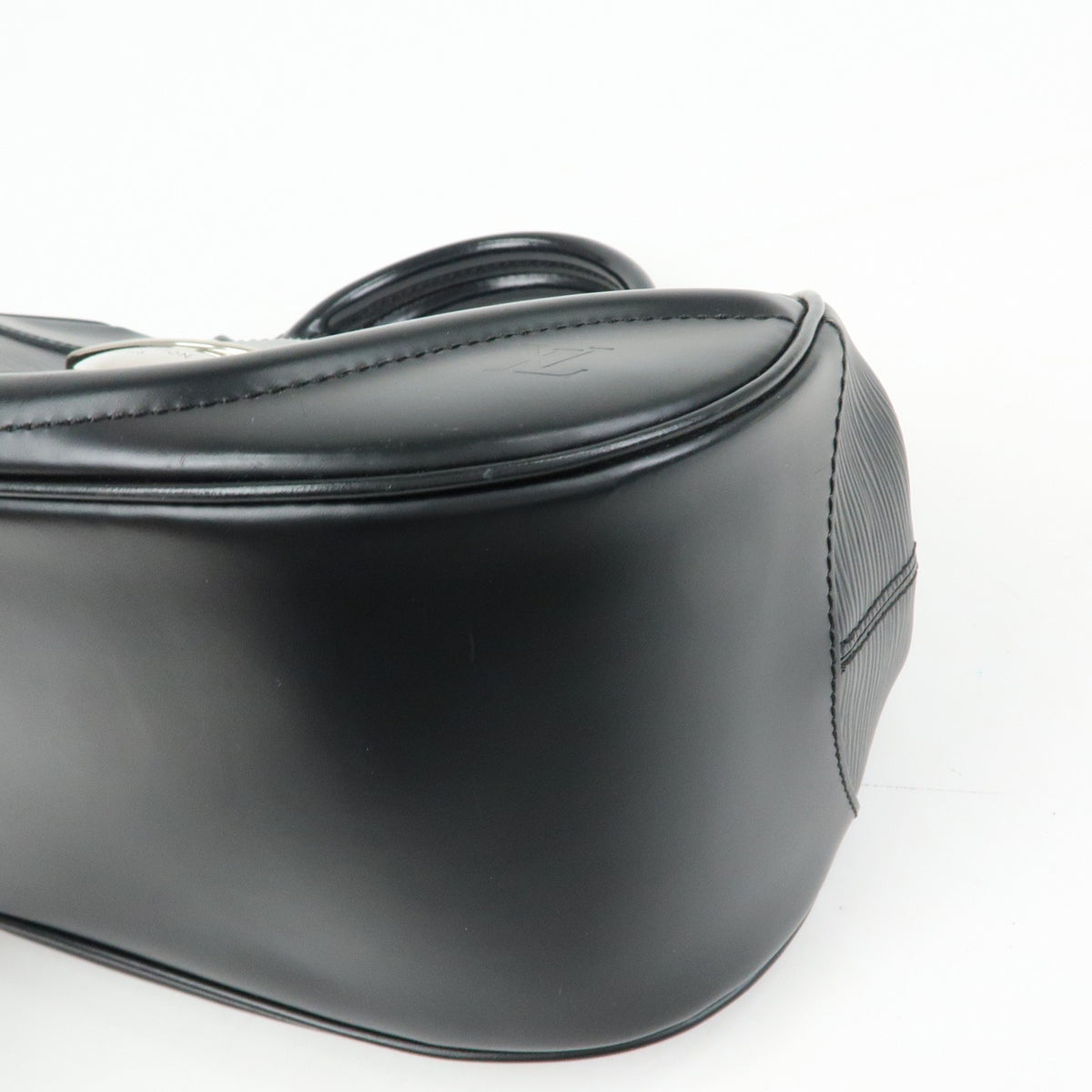 Louis Vuitton Montaigne Sac Epi Leather Black Leather Handbag (Pre-Owned)