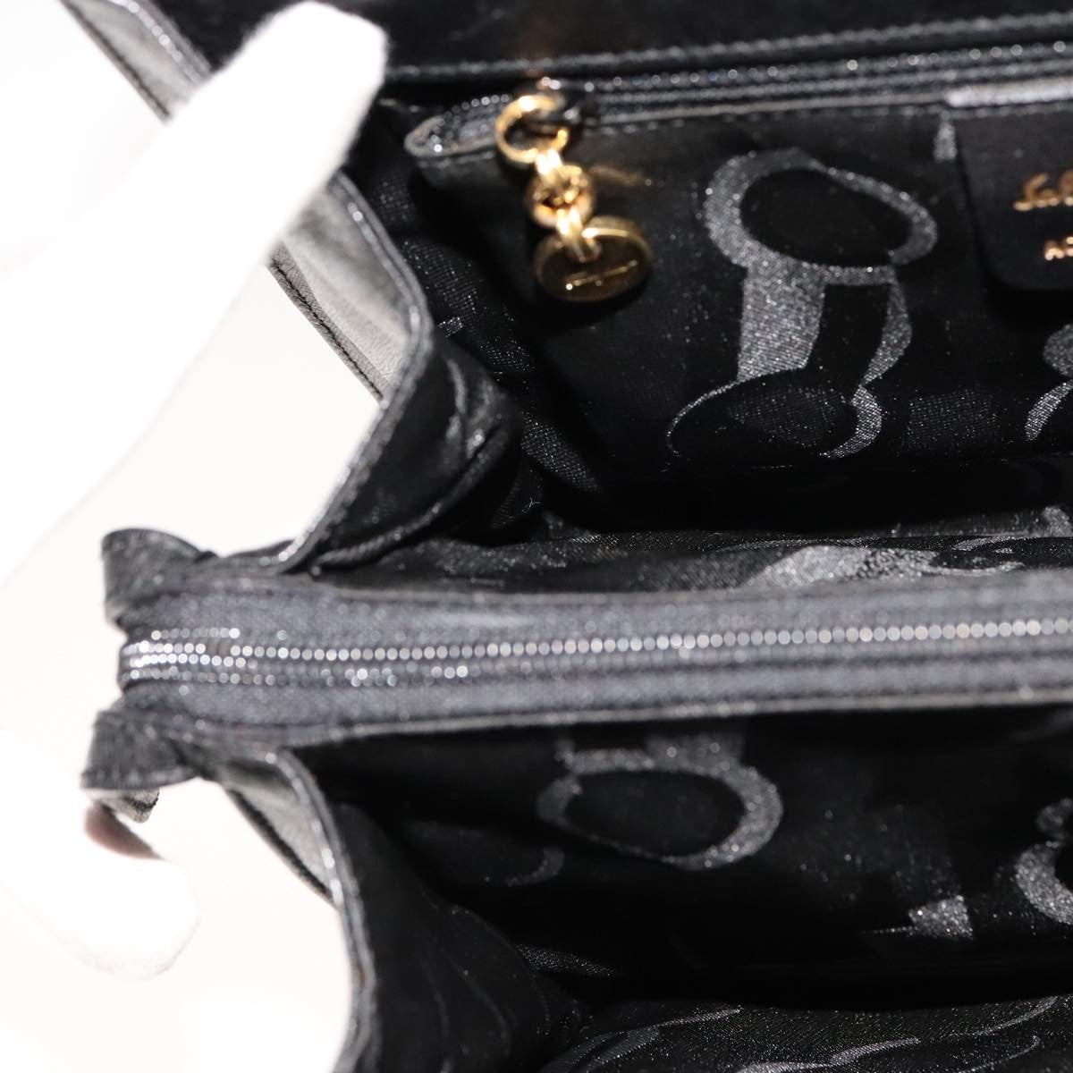 Salvatore Ferragamo Vintage Leather Black Leather Shoulder Bag Bag (Pre-Owned)