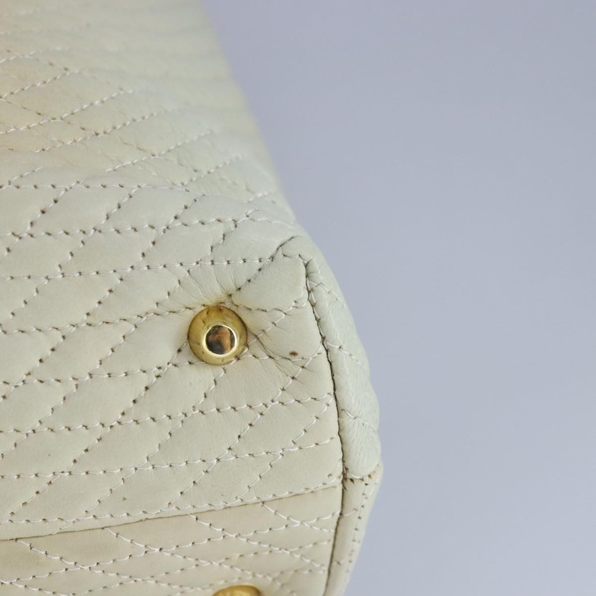 Bally Vintage Quilted Leather Beige Leather Shoulder Bag Bag (Pre-Owned)
