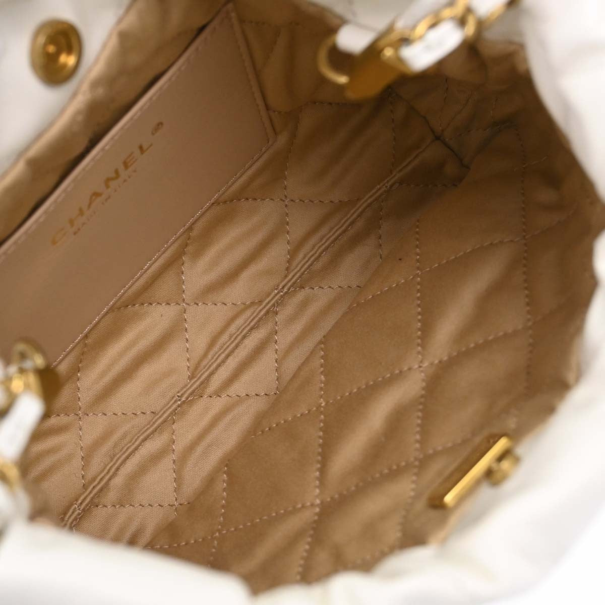 Chanel 22 Chain Hobo Quilted Calfskin White Leather Shoulder Bag Bag (Pre-Owned)